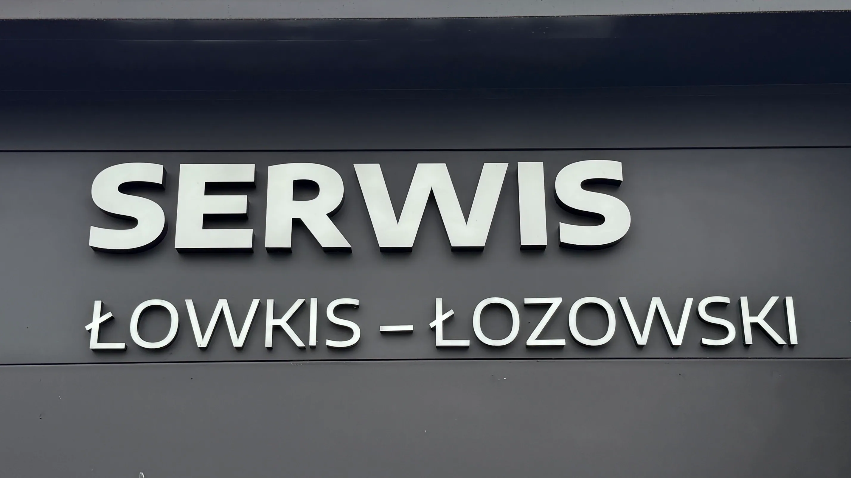 Szyld Serwis Łowkis-Łozowski